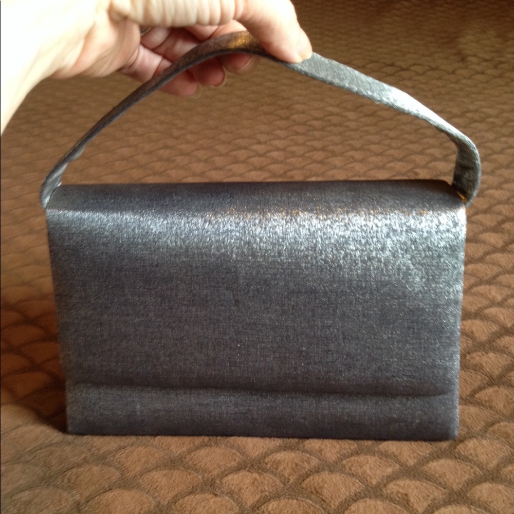 🌺🌺Shiny gun metal colored purse